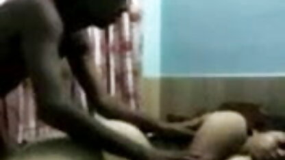 लेस्बियन सेक्सी मूवी वीडियो पिक्चर लड़की बिल्ली में ट्रेन के सामने यात्री