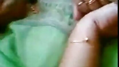 बिगाड़ने बंधे टैटू लड़की और पीछे फुल सेक्सी हिंदी फिल्म से