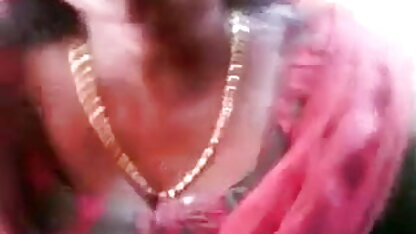 माँ ने अपनी बेटी को एक समलैंगिक बकवास के सेक्सी फिल्म मूवी लिए तलाक दिया, जिससे उसे अठारहवें जन्मदिन के लिए एक सुंदर अधोवस्त्र मिला