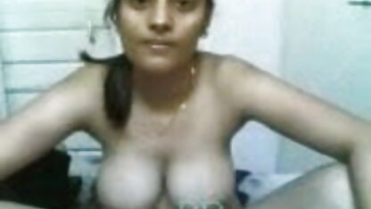 स्कैंडिनेवियाई गोरा एक आइसक्रीम की तरह उसके सिर सेक्सी फिल्म मूवी हद चाट