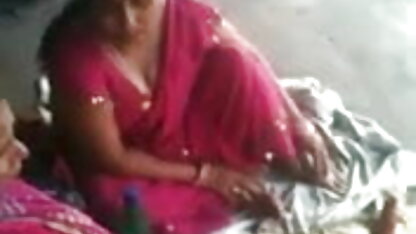 बूढ़ा आदमी युवा सेक्सी मूवी दिखाओ सेक्सी लड़की को अपमानित करता है, उसे चोदता है और उसके मुंह में पेशाब करता है